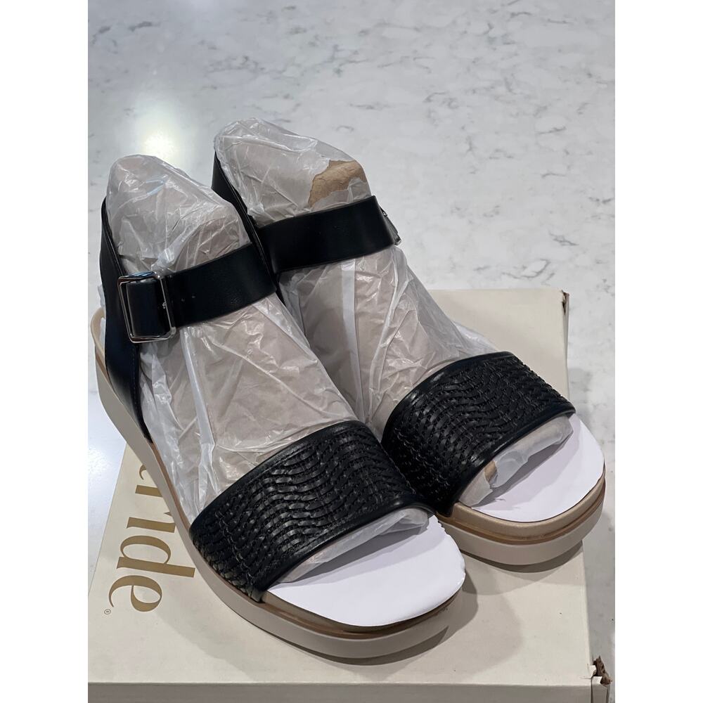 NWT Life Stride Women’s Gillian 2 Crochet Ankle‎ Strap Sandals Size 11W Black